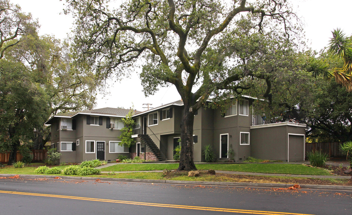 135 Carlton Ave in Los Gatos, CA - Building Photo