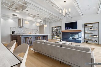 1250 N Harper Ave, Unit 404 in West Hollywood, CA - Building Photo - Building Photo