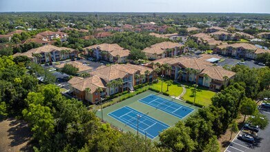 6330 Aragon Way in Ft. Myers, FL - Building Photo - Building Photo