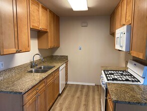 2638 Phipps Ave in Simi Valley, CA - Building Photo - Building Photo