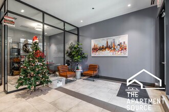 2340 N California Ave, Unit 218 in Chicago, IL - Foto de edificio - Building Photo