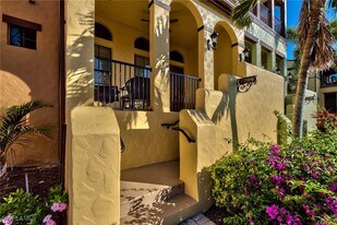 9102 Capistrano St S in Naples, FL - Building Photo