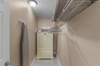 3923 Country Club Blvd in Cape Coral, FL - Building Photo - Building Photo