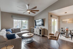 7255 Sunset Rd in Las Vegas, NV - Building Photo