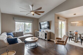 7255 Sunset Rd in Las Vegas, NV - Building Photo - Building Photo