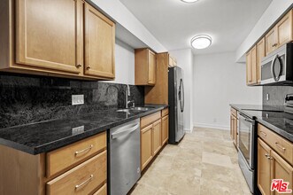 262 N Crescent Dr in Beverly Hills, CA - Building Photo - Building Photo