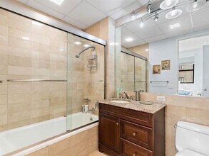 4 Beacon Way, Unit 904 in Jersey City, NJ - Building Photo - Building Photo