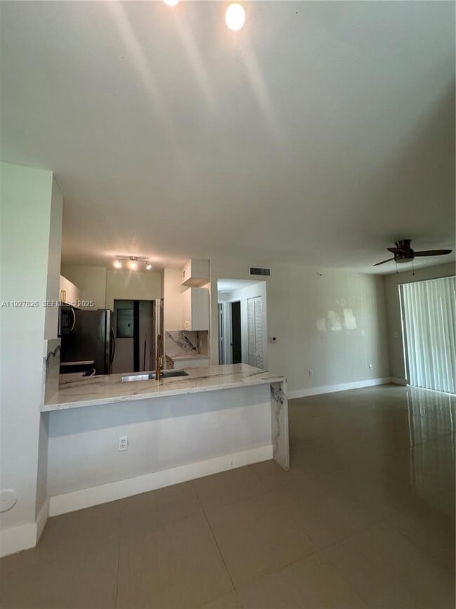 8000 N Nob Hill Rd in Tamarac, FL - Building Photo - Building Photo