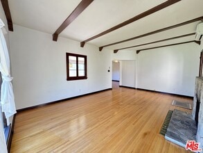 10529 Clarkson Rd in Los Angeles, CA - Foto de edificio - Building Photo