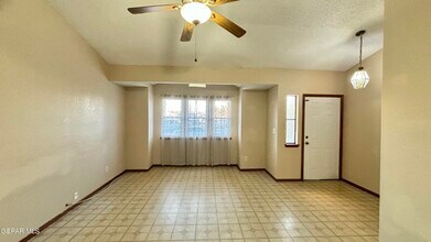 10960 Delafield Dr in El Paso, TX - Building Photo - Building Photo