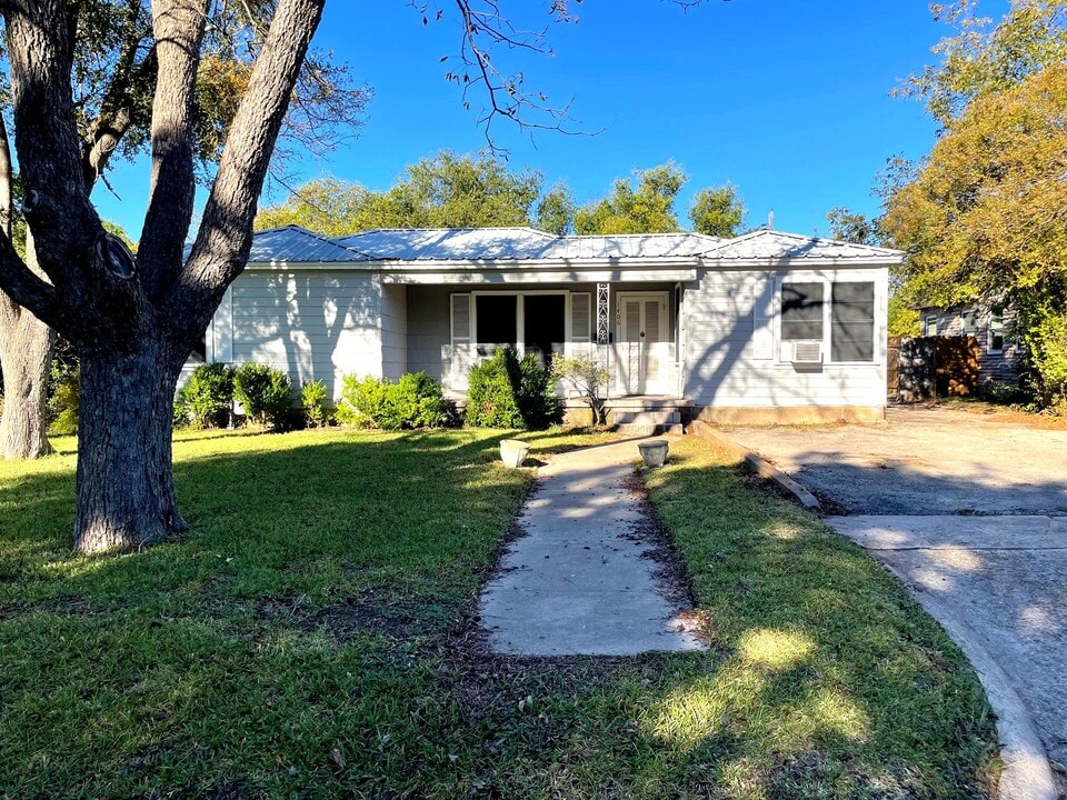 1406 N 2nd St in Temple, TX - Building Photo