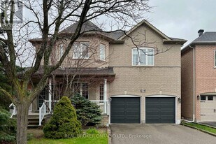 59 Palisade Crescent in Richmond Hill, ON - Building Photo