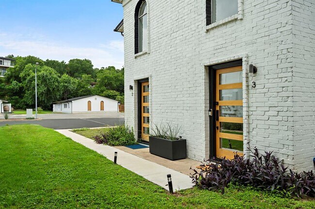 1206 Hollow Creek Dr in Austin, TX - Building Photo - Building Photo