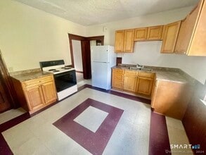 64 E Pearl St in Torrington, CT - Building Photo - Building Photo