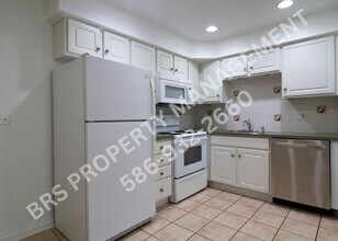 16140 Clarkson Dr in Fraser, MI - Building Photo - Building Photo