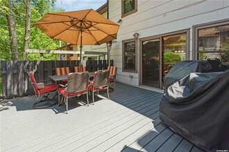 7 Village Ln in Woodbury, NY - Building Photo - Building Photo