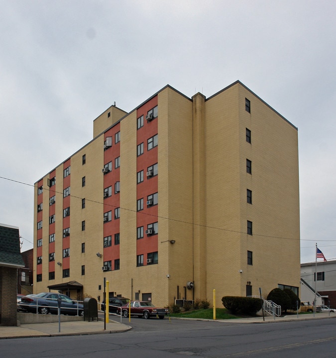 Shenandoah High Rise in Shenandoah, PA - Building Photo