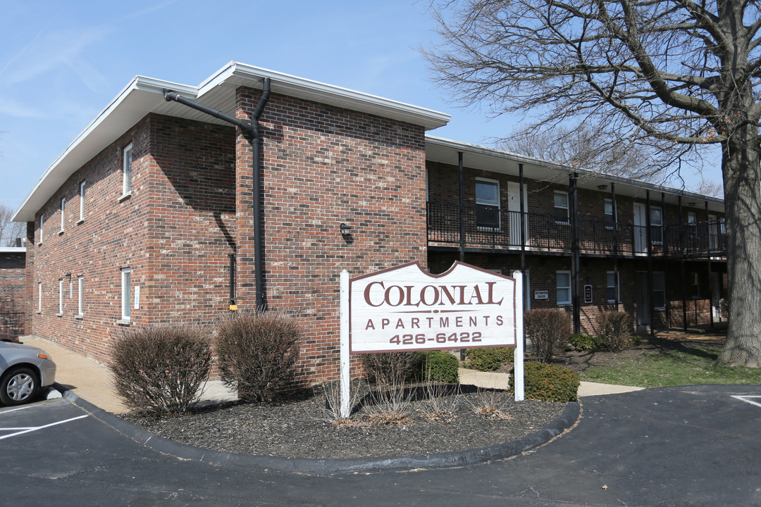 Colonial Apartments in St. Ann, MO - Building Photo