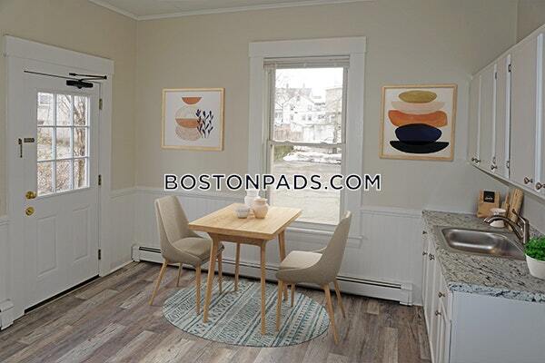 31 Maple St, Unit 1R in Waltham, MA - Building Photo