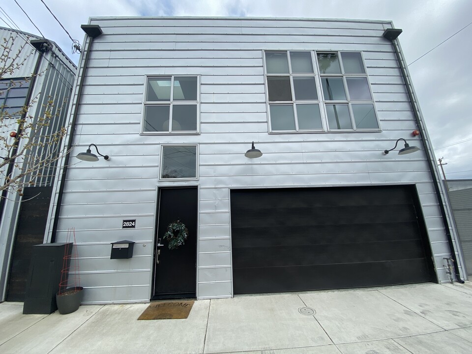2824 Helen St in Oakland, CA - Foto de edificio