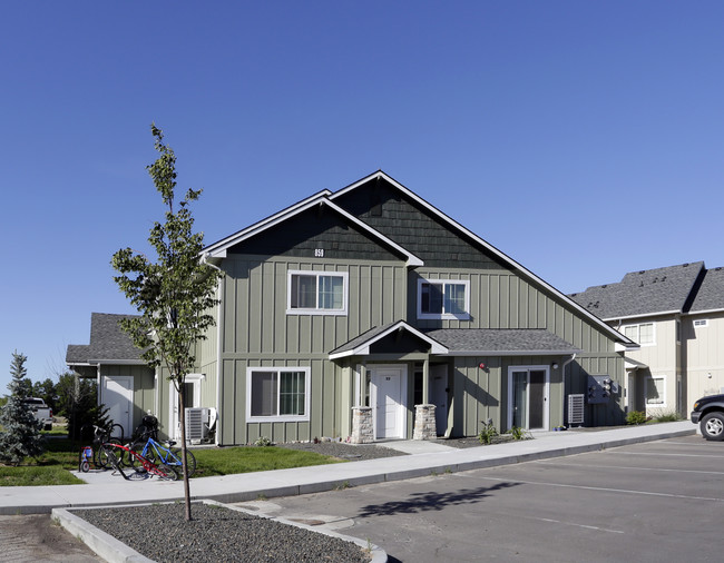 Journey's End Townhomes in Kuna, ID - Building Photo - Building Photo