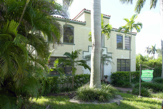 Palermo Isles Apartments in Miami, FL - Building Photo - Building Photo