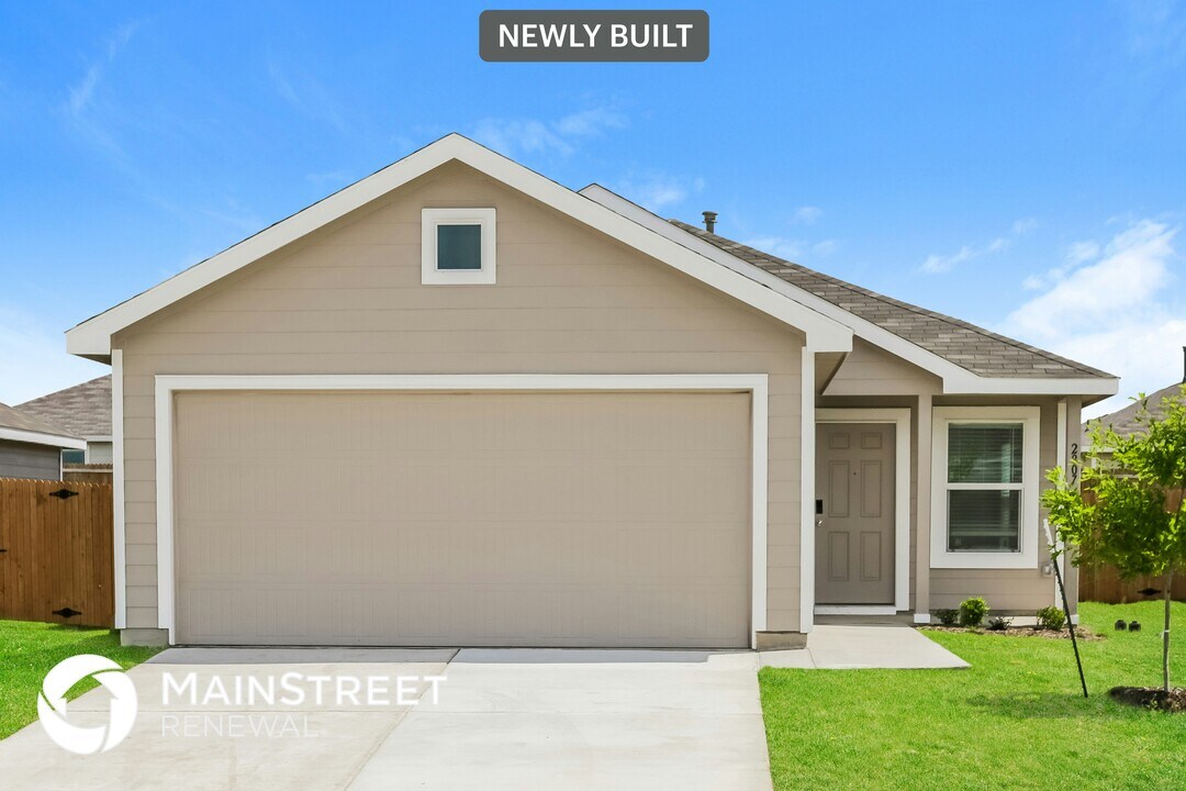 2907 Greenhorn Ave in Crandall, TX - Building Photo