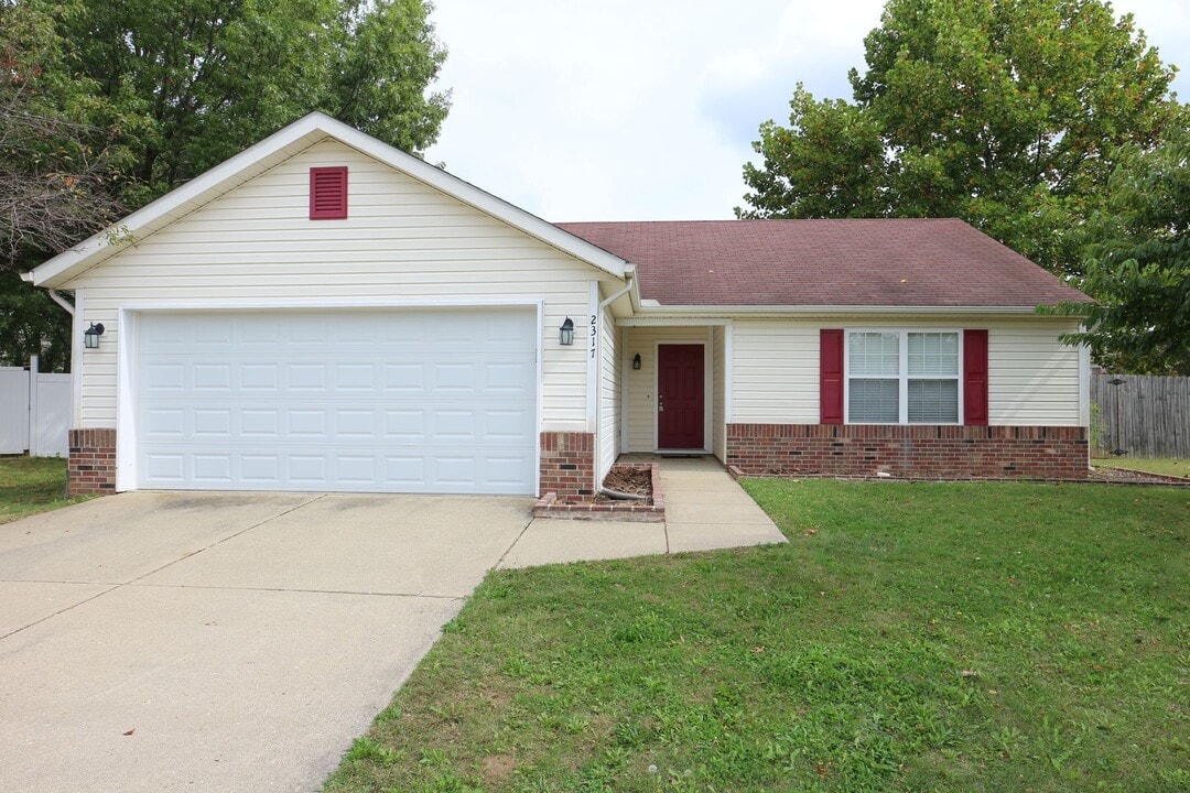 2317 Centennial Ct E in West Lafayette, IN - Building Photo