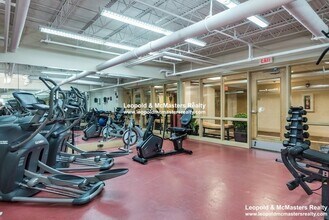 1601 Beacon St, Unit 411 in Brookline, MA - Foto de edificio - Building Photo