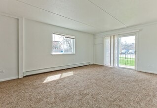 10 W 137th ST Riverdale, IL 60827 in Riverdale, IL - Building Photo - Building Photo