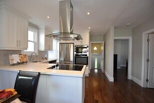 423 Cochrane Rd in Hamilton, ON - Building Photo