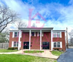 1061 Willow Brook Dr in St. Louis, MO - Building Photo