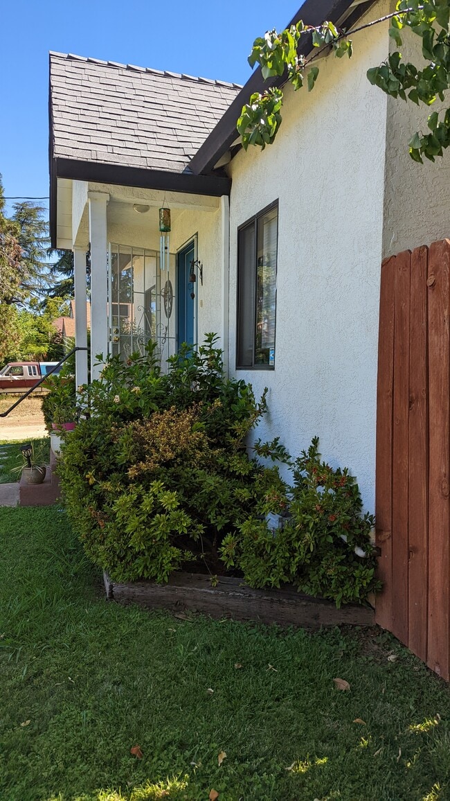 2214 Waldon St in Redding, CA - Building Photo - Building Photo