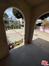 1536 N Commonwealth Ave in Los Angeles, CA - Building Photo - Building Photo