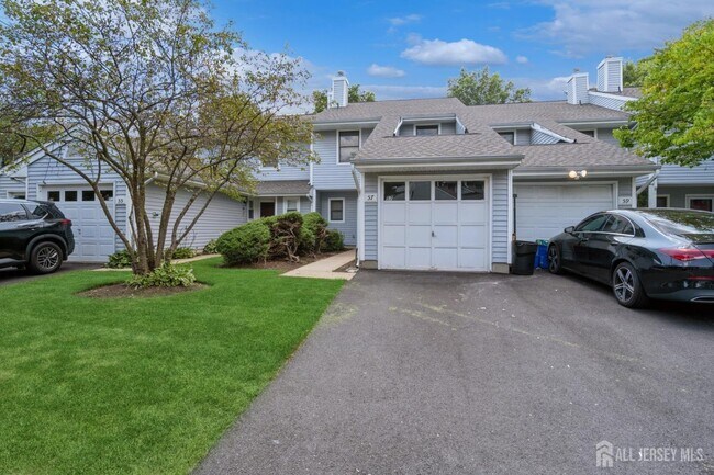57 Woodmere Dr in Sayreville, NJ - Building Photo - Building Photo