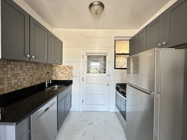 1319 W Estes Ave in Chicago, IL - Building Photo - Building Photo