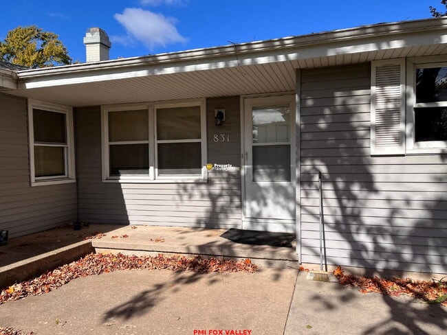 831 S Commercial St in Neenah, WI - Building Photo - Building Photo