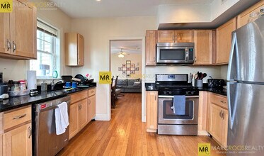 73 Brooks St, Unit #2 in Boston, MA - Foto de edificio - Building Photo