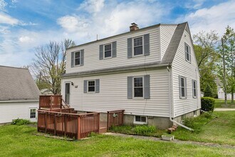 100 Essex Ave in Portsmouth, NH - Building Photo - Building Photo