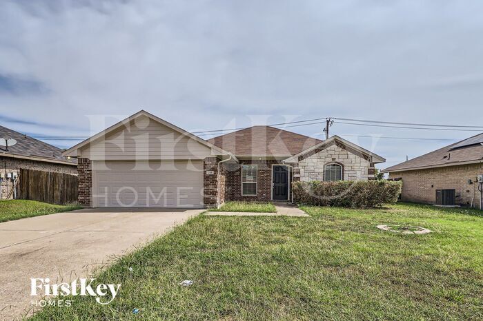 260 Meadowcrest Dr in Terrell, TX - Building Photo