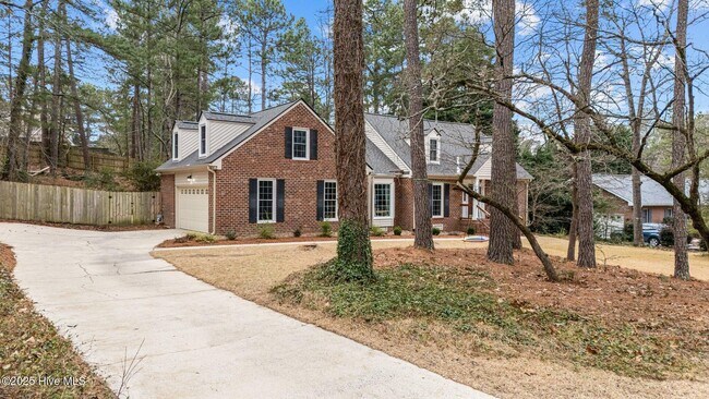 210 W Hedgelawn Way in Southern Pines, NC - Building Photo - Building Photo