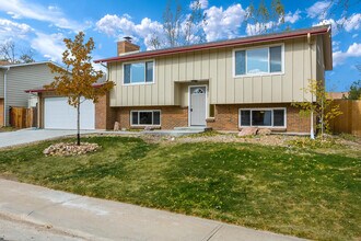 6997 W Roxbury Ave in Littleton, CO - Building Photo - Building Photo