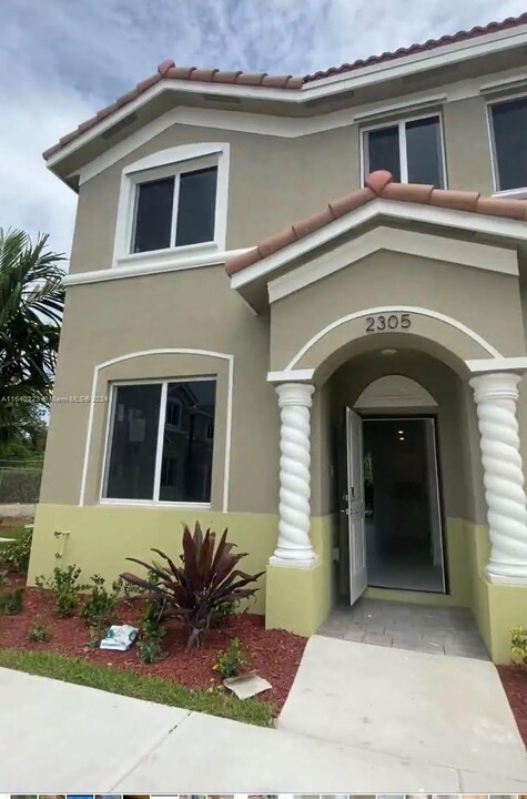 2305 SE 10th St in Homestead, FL - Building Photo