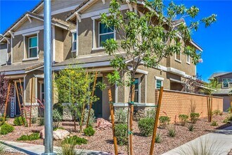 904 Cottonwood Hl Pl in Henderson, NV - Building Photo - Building Photo