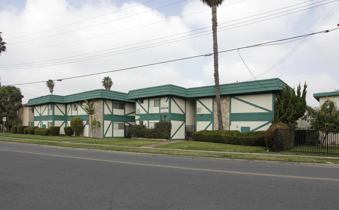 Courtyard Apartments in Westminster, CA - Building Photo