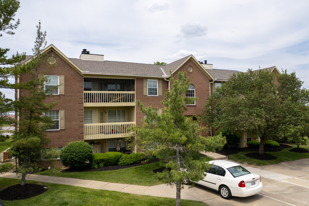 Highland Meadows Condominiums in Highland Heights, KY - Building Photo