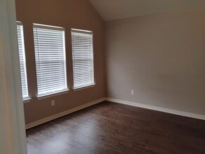 3905 Victoria Ave in College Station, TX - Foto de edificio - Building Photo