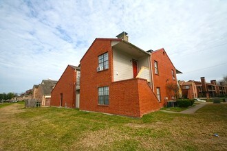 Rose Meadows Condos in Houston, TX - Building Photo - Building Photo