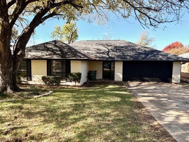 3812 Lynbrook Ln in Arlington, TX - Building Photo