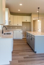 5478 Valleydale Rd in Powell, OH - Foto de edificio - Building Photo